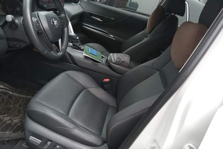 Used Toyota Venza 2022 Dual-Engine 2.5L CVT Two-Wheel Drive Prestige Edition Left Front Seat