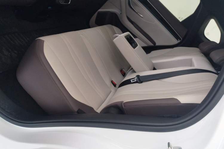 Used BYD Song PLUS New Energy 2025 DM-i Smart Drive 112KM Prestige Model Left Rear Seat