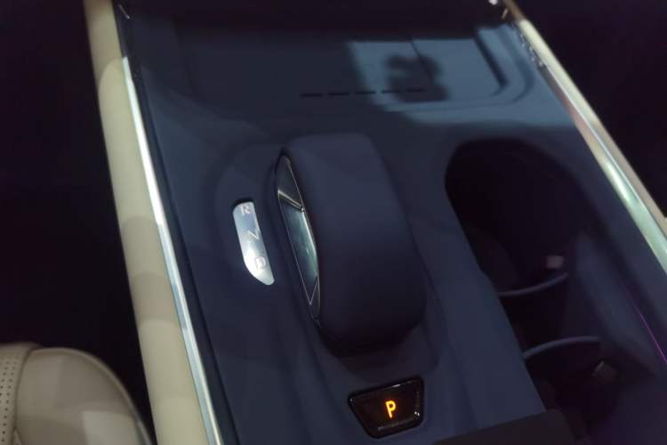 Used Zeekr 009 2024 Six-Seat Executive Version 4WD 108 kWh
