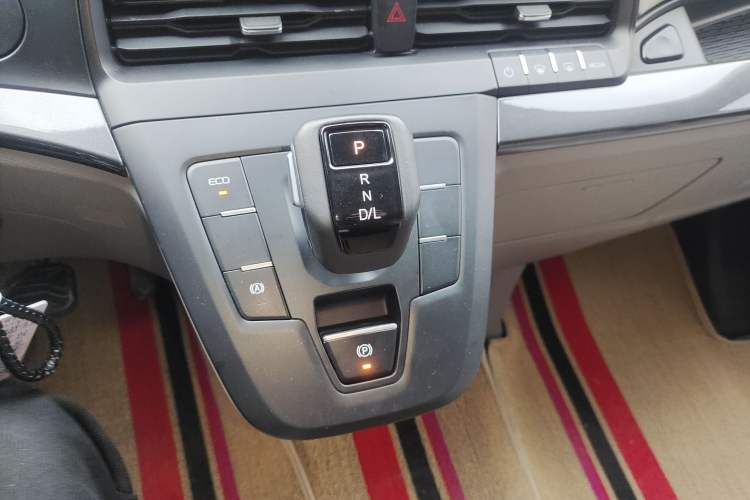 Used Ford Transit 2023 2.0T Diesel Automatic Commercial & Travel Version Mid-axle Low-roof Design 7/8/9-Seater