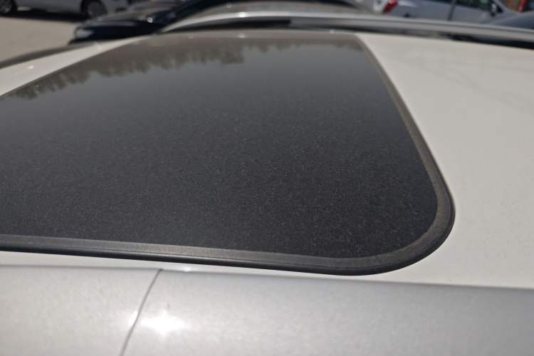 Used Venucia T70 2015 2.0L CVT Smart Edition Roof