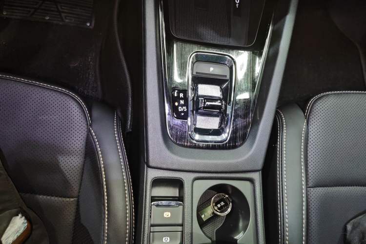 Used Skoda Octavia 2023 Revised PRO TSI280 Luxury Edition Gear Lever