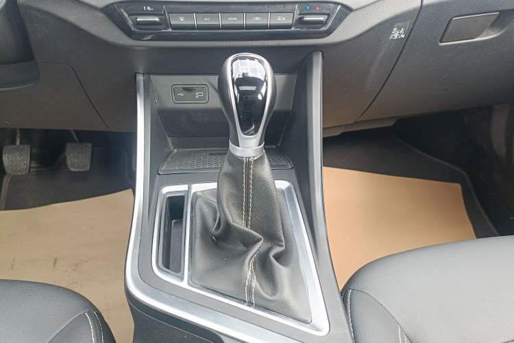 Used Geely Auto Vision X3 2019 Upgraded Model 1.5L Manual Luxury Version
