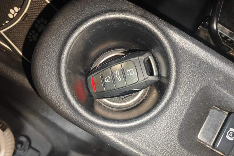 Used ORA White Cat 2022 Upgraded Model 305km Range Luxury Version Lithium-Ion Battery Vehicle Key