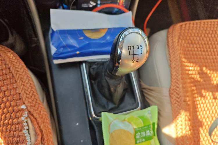 Used Bestune B50 2013 1.6L manual luxury version Gear Lever