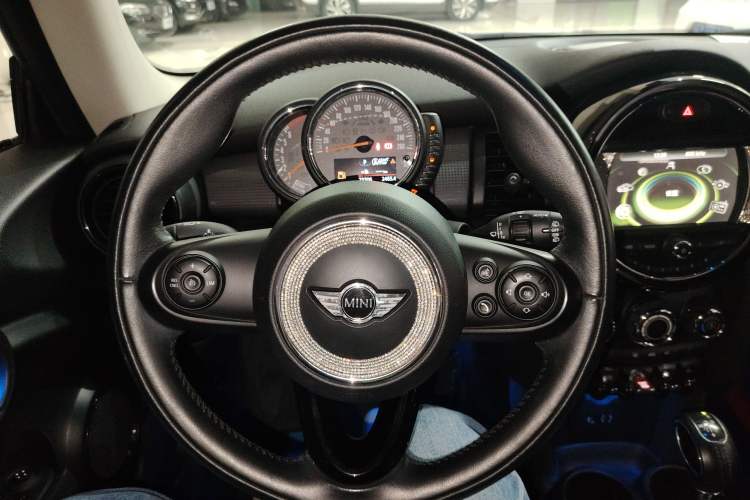 Used MINI 2014 1.5T COOPER Fun Steering Wheel