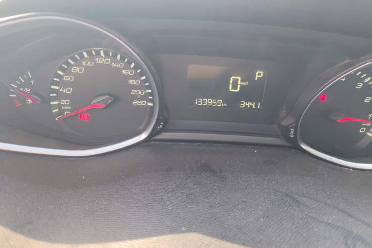 Used Peugeot 308S 2015 1.6T Automatic Jingchi Edition Odometer Close Up