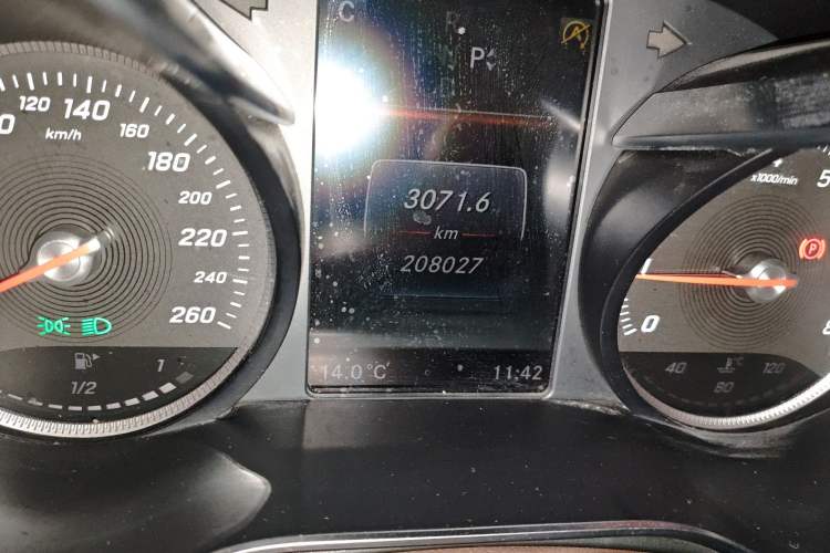 Used Mercedes-Benz GLC 2018 GLC 260 4MATIC Dynamic Edition Odometer Close Up