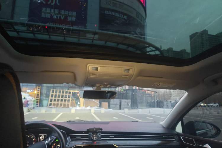 Used Volkswagen Magotan 2019 330TSI DSG Luxury Model China V Standard Headliner