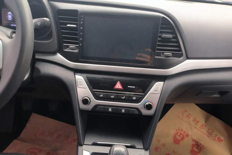 Used Hyundai Elantra (6th Generation / Lingdong) 2016 1.6L Manual ZhiXuan · Dynamic Model Audio And AC Panel