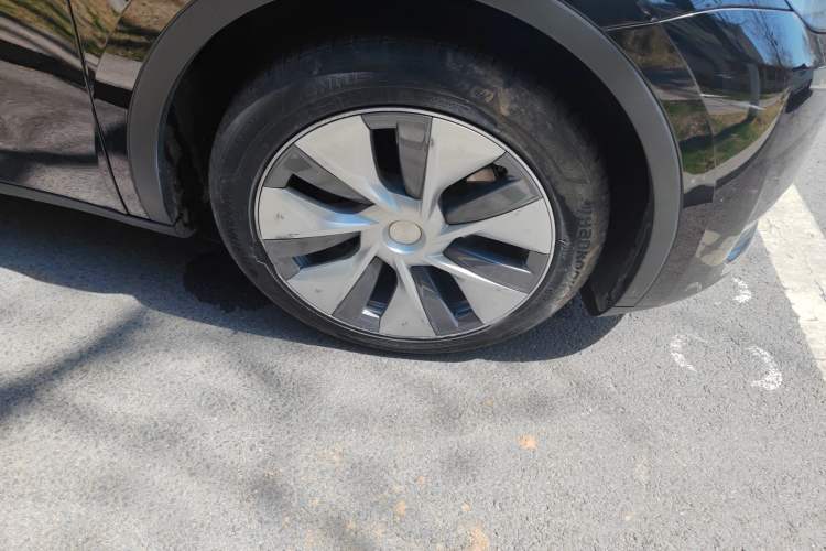 Used Tesla Model Y 2022 Rear-Wheel-Drive Version Right Front Wheel Hub