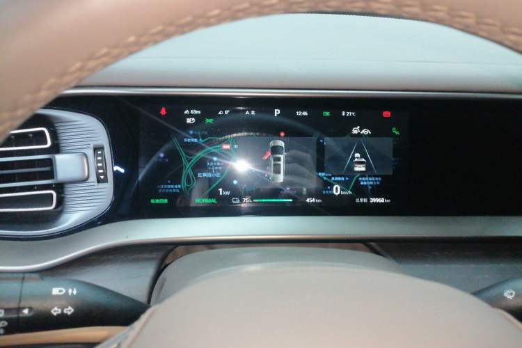 Used Denza D9 2022 EV 600 Four-Wheel Drive Prestige Model
