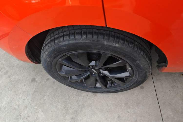 Used Wey VV5 2019 1.5T Two-Wheel-Drive Orange Edition Limited Model
