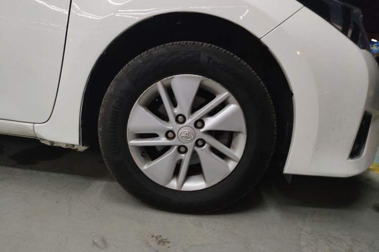 Used Toyota Corolla 2014 1.6L CVT GL Right Front Wheel Hub