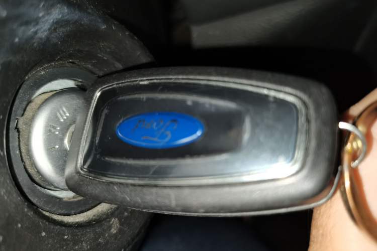 Used Ford Focus 2015 Hatchback 1.6L Automatic Fashion Edition Vehicle Key