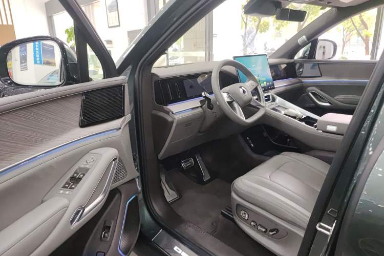 Used Denza N9 2025 Flagship Model Driver Seat