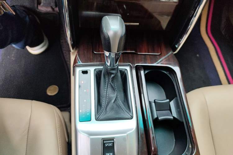 Used Toyota Reiz 2013 2.5S Elite Edition Gear Lever