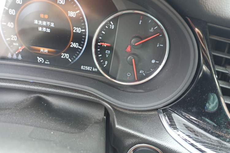 Used Buick Regal 2019 28T Luxury Edition China VI Odometer Close Up