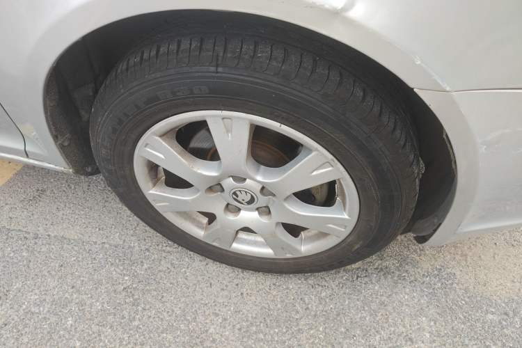 Used Skoda Octavia 2014 1.6L Manual Yijie Edition Right Front Wheel Hub