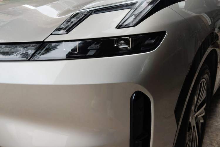 Used Lynk & Co 08 EM-P 2025 220 km All-Wheel-Drive Performance Halo
