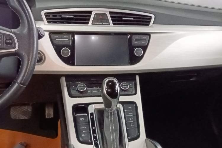 Used Geely Auto Emgrand X7 Sport 2018 1.8TD Automatic Two-Wheel Drive Smart Connect 4G Internet Edition
