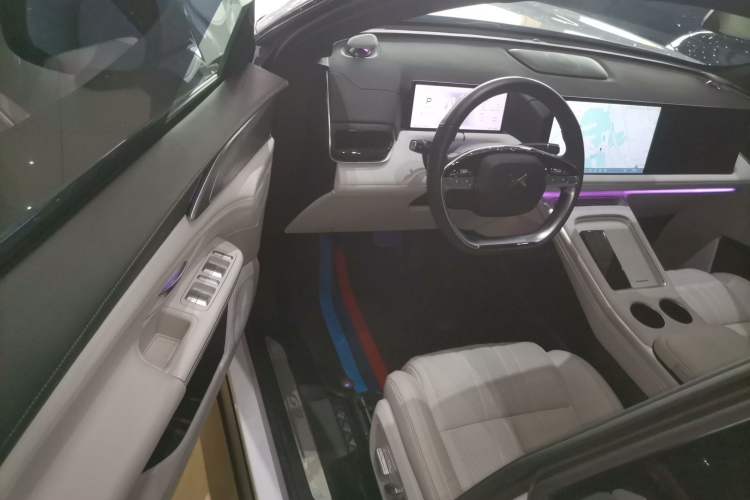 Used XPeng G9 2022 570 Pro Driver Seat