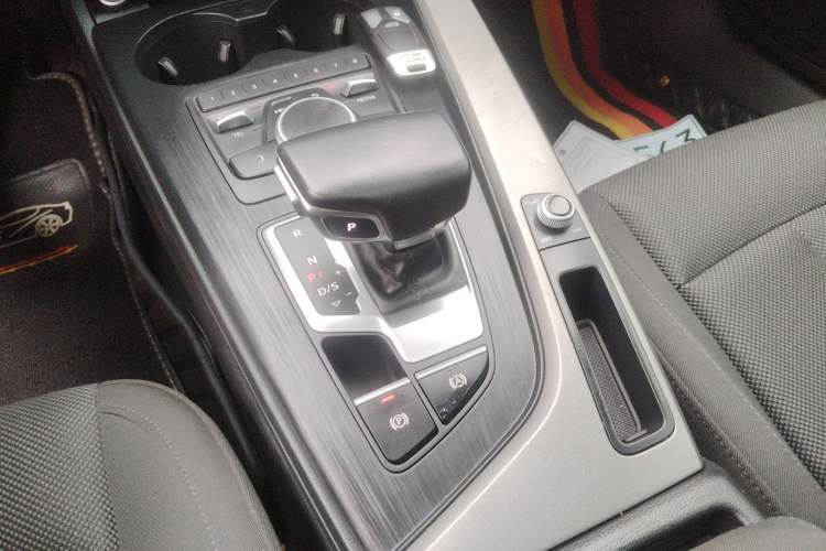 Used Audi A4L 2018 30th Anniversary Edition 30 TFSI Ambition Model
