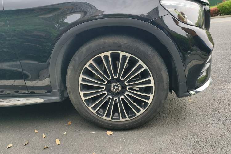 Used Mercedes-Benz GLC 2018 Facelifted GLC 260 4MATIC Dynamic Edition Right Front Wheel Hub