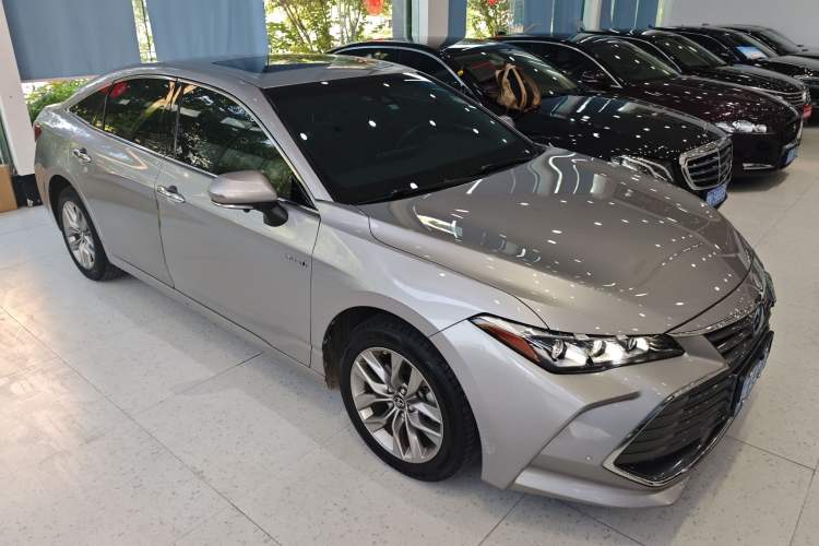 Used Toyota Avalon 2022 Dual-Engine 2.5L XLE Premium Edition Exterior 2