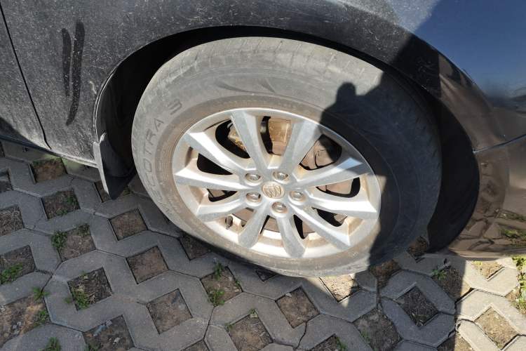 Used Buick GT 2013 GT 1.6L Manual Entry-Level Model Right Front Wheel Hub