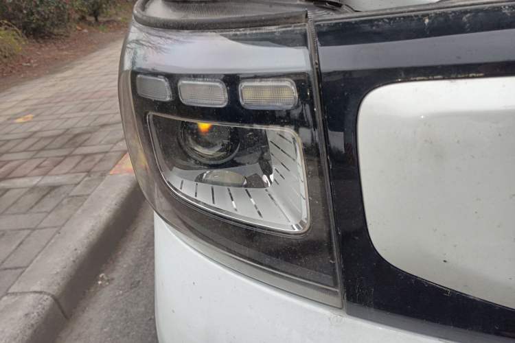 Used Chana Ruixing EM80 2025 Passenger Version Comfort Model 6 Seats 300 km Liftback Door