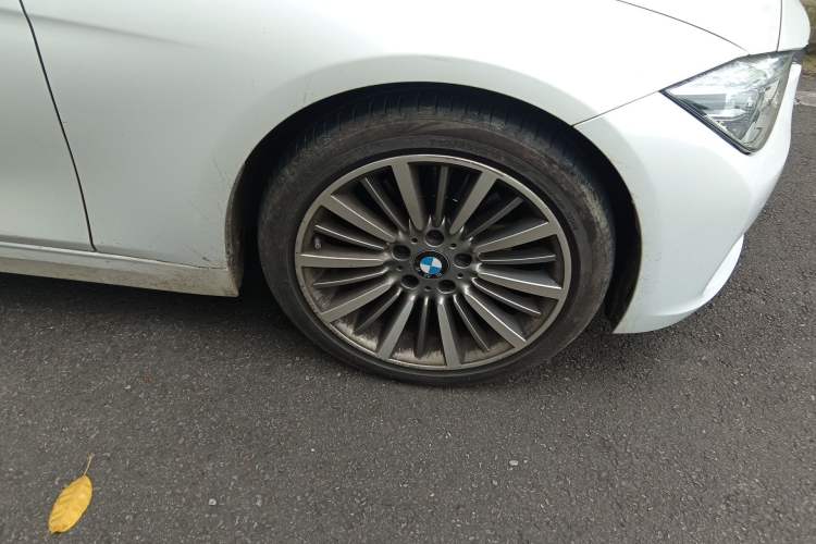 Used BMW 3 Series 2019 320Li Fashion Model Right Front Wheel Hub