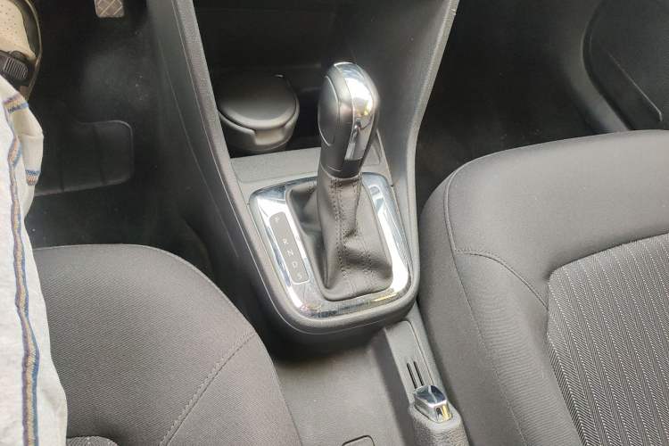 Used Volkswagen Jetta 2015 1.6L Automatic Comfort Model Gear Lever