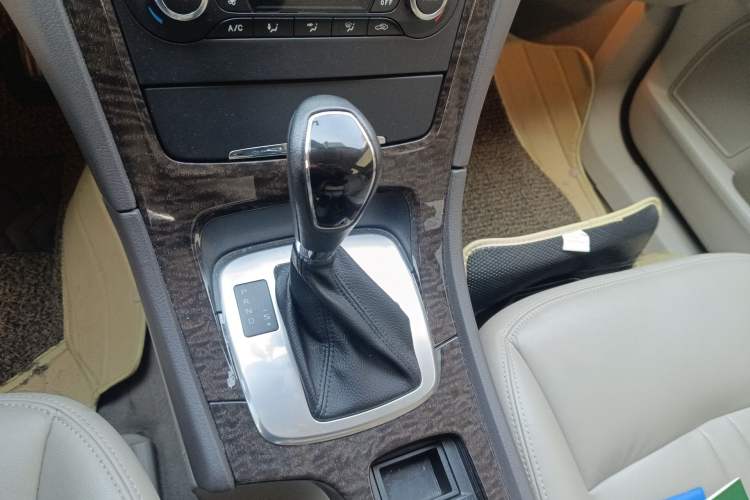 Used Ford Mondeo 2011 2.0L GTDi 200 Fashion Edition Gear Lever