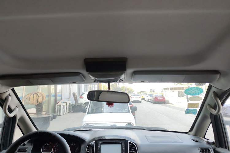 Used FORTHING Lingzhi 2014 M5 Q3 2.0L 7-seat Long-Wheelbase Comfort Version
