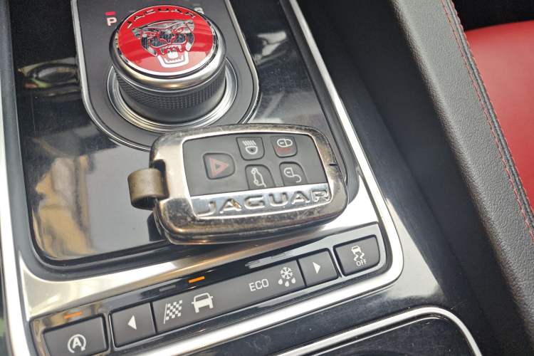 Used Jaguar F-PACE 2016 2.0T Two-Wheel-Drive R-Sport Sport Edition