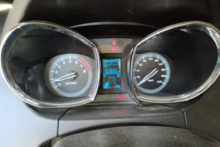 Used FAW Yingzhi G3 2014 1.5L Manual ZhiZun Edition Odometer Close Up