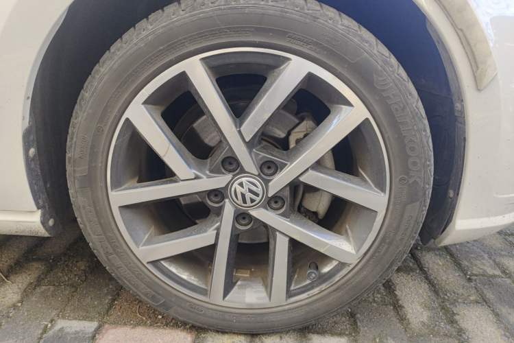 Used Volkswagen Golf 2020 280TSI DSG Comfort Version Right Front Wheel Hub