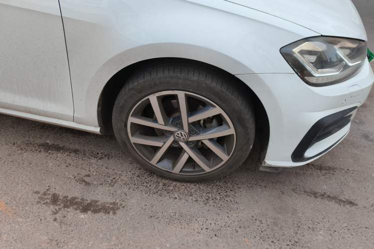 Used Volkswagen Golf 2018 230TSI Automatic Luxury Version
