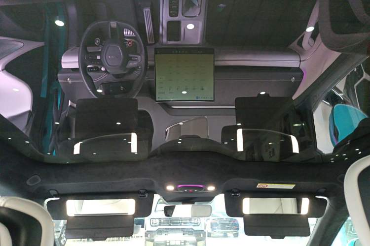 Used Xiaomi Auto SU7 2024 Four-Wheel Drive Ultra-Long Range Advanced Intelligent Driving Max Edition
