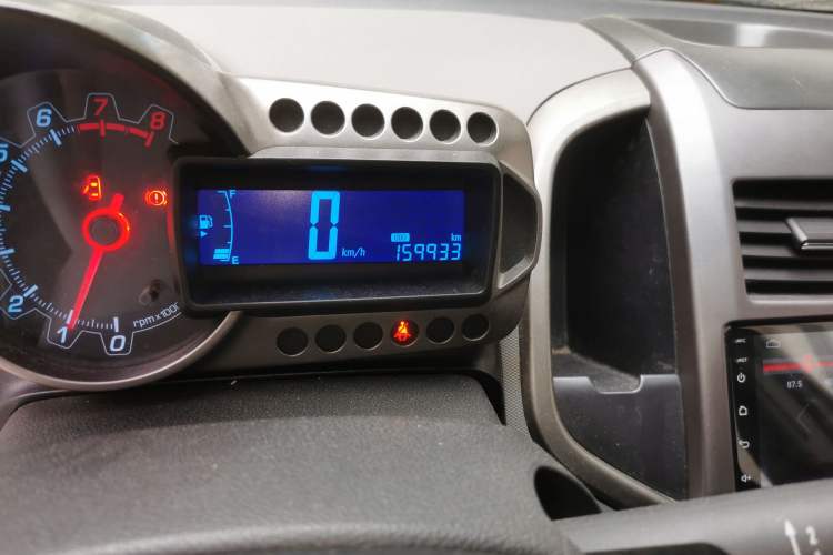 Used Chevrolet Aveo Sonic 2011 Sedan 1.4L MT SL
