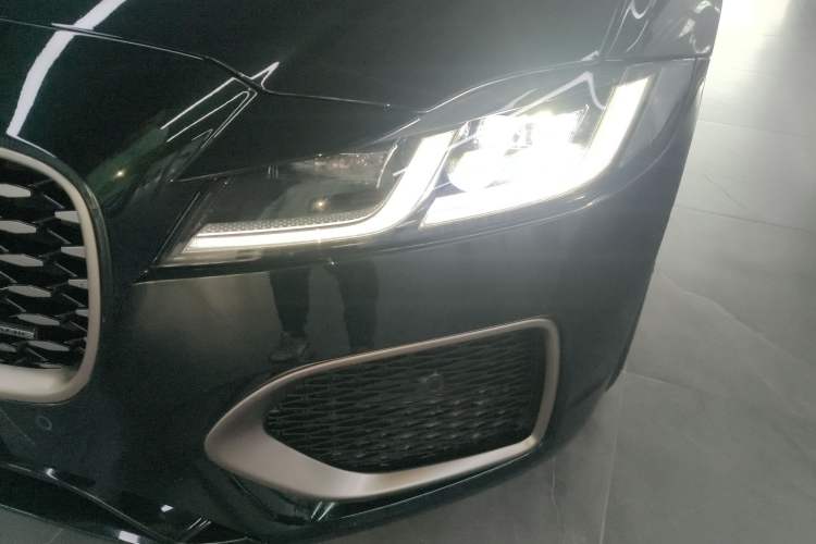 Used Jaguar XFL 2023 XFL 2.0T P250 Two-Wheel-Drive Elite Sport Gold Edition
