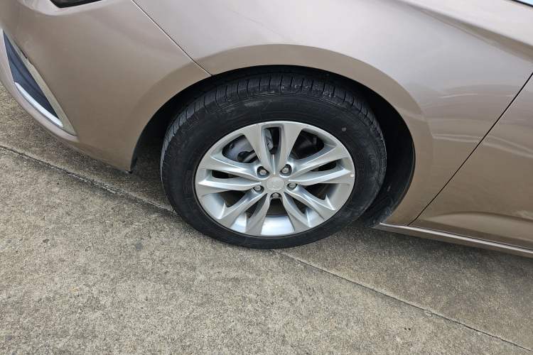 Used Buick Verano 2019 Sedan 20T Dual-Clutch Luxury Model
