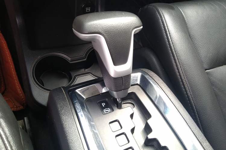 Used Dodge Journey 2011 2.7 Luxury Navigation Edition Gear Lever