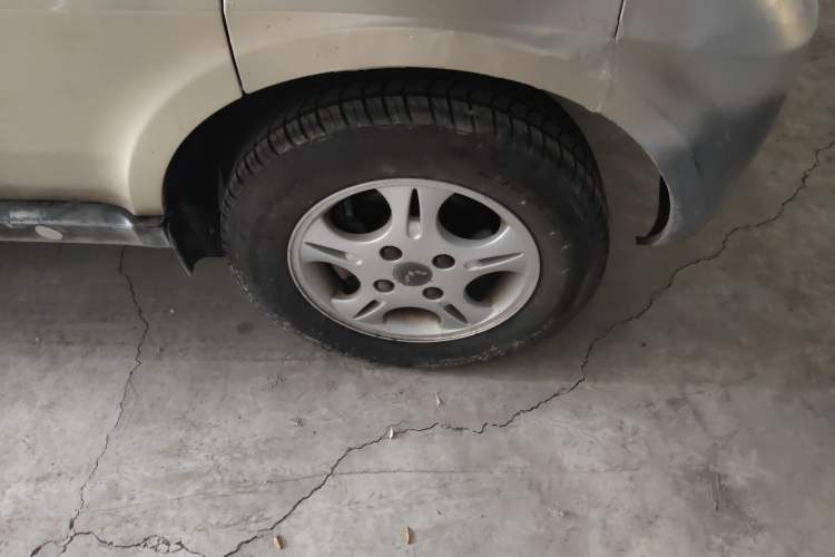 Used Wuling Rongguang 2011 1.2L Base Version Right Front Wheel Hub