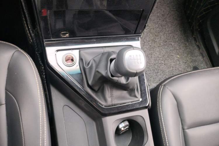 Used Wuling Zhengcheng 2021 1.5T Manual Luxury Version Gear Lever