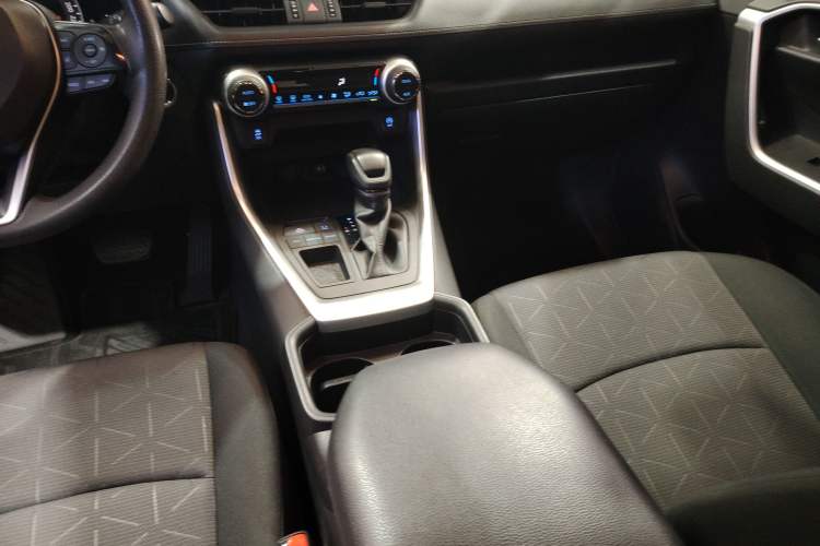 Used Toyota RAV4 2020 2.0L CVT Two-Wheel Drive Fashion Edition
