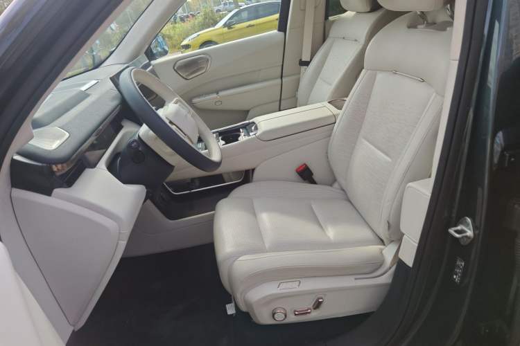 Used Lynk & Co 900 2025 2.0T Ultra
