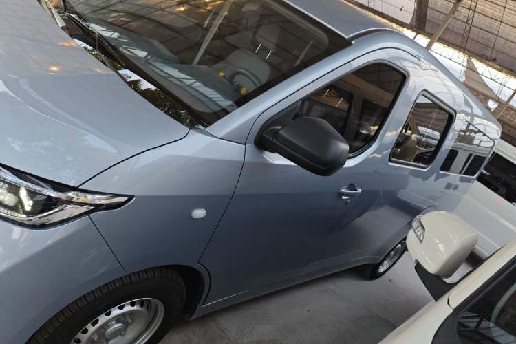 Used Wuling Yangguang 2025 Model 400km Bus Edition—Comfort Edition
