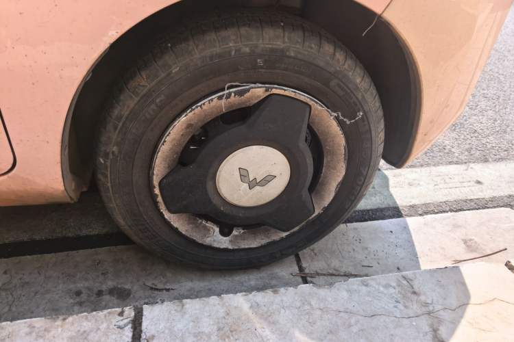Used Wuling Hongguang MINIEV 2021 Macaron Premium Model – Lithium Iron Phosphate Right Front Wheel Hub